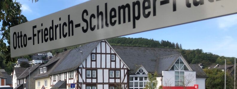 Bushaltestelle ist jetzt der Otto-Friedrich-Schlemper-Platz.