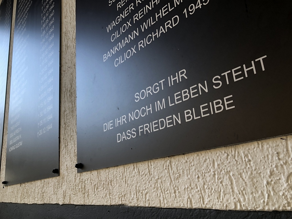 Schluss-Satz in Simmersbach: "Sorgt Ihr, die ihr noch im Leben seht, dass Frieden bleibe."