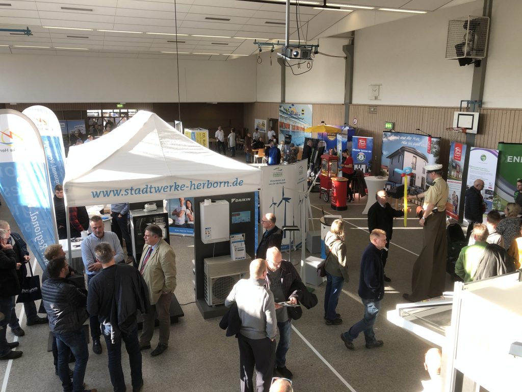 Wieder in der Mehrzweckhalle in Wissenbach wie zuletzt 2019 oder virtuell – die 10. Energie-Messe in Eschenburg wird am 6. und 7. November stattfinden.