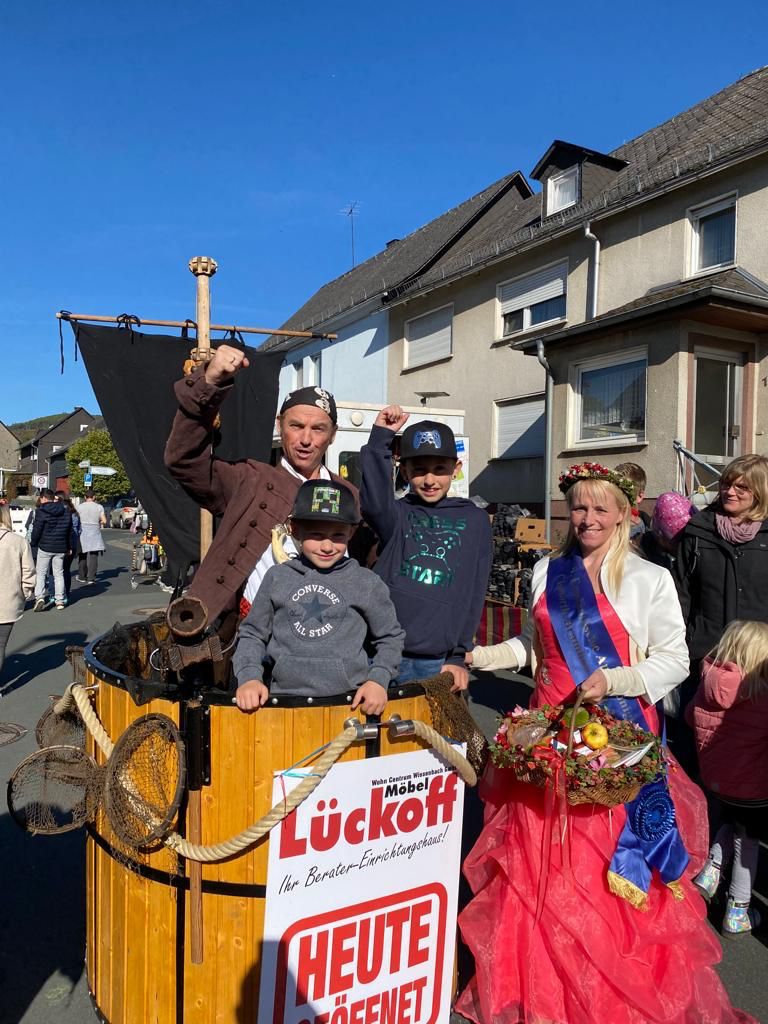 Piraten und eine Apfelkönigin: Markt in Eibelshausen und „verkaufsoffen“ in Eschenburg treibt neue Blüten
